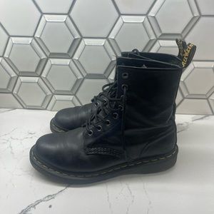 BLACK DR. MARTENS BOOTS